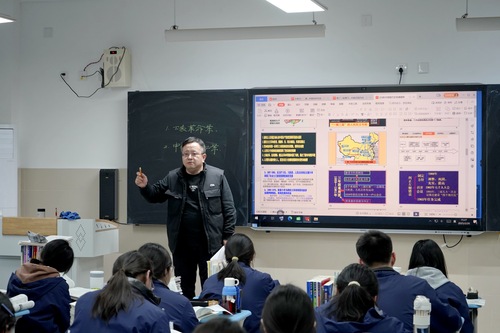 党委书记陈峻授课 党委书记陈峻授课