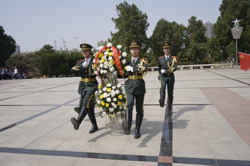 向革命先烈献花2 向革命先烈献花2