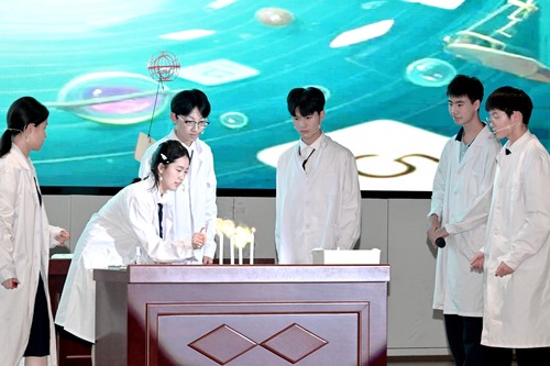 2025年5月13日郑州市第五高级中学社团嘉年华暨第二届科创文化节《化学时空奇遇记》九牧 2025年5月13日郑州市第五高级中学社团嘉年华暨第二届科创文化节《化学时空奇遇记》九牧