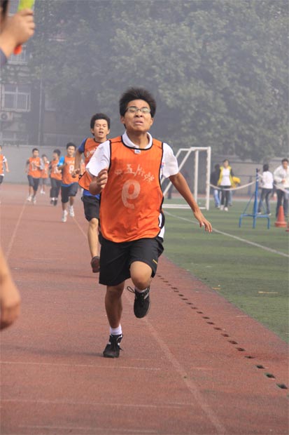 2011郑州五中运动会长短跑及接力赛
