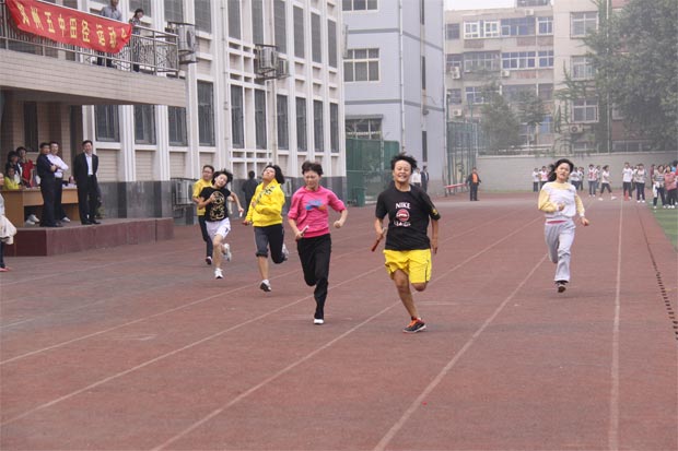 2011郑州五中运动会长短跑及接力赛