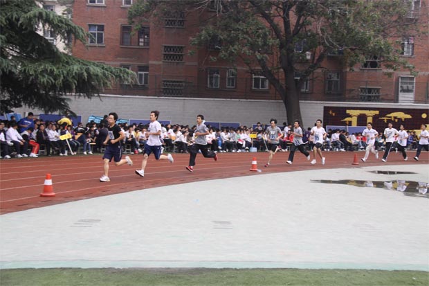 2011郑州五中运动会长短跑及接力赛