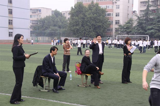 2011运动会跳远照片